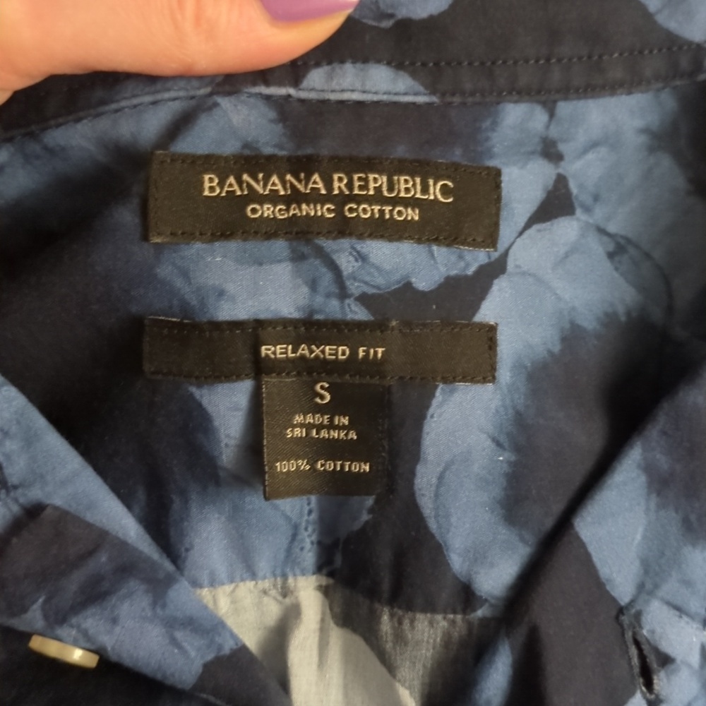 Banana Republic Navy Batik Print Organic Cotton Hawaiian Button Down Shirt - Picture 3 of 3